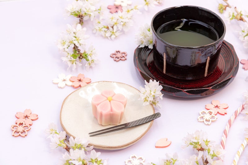 桜の花の形をした練り切りの和菓子と緑茶の写真素材