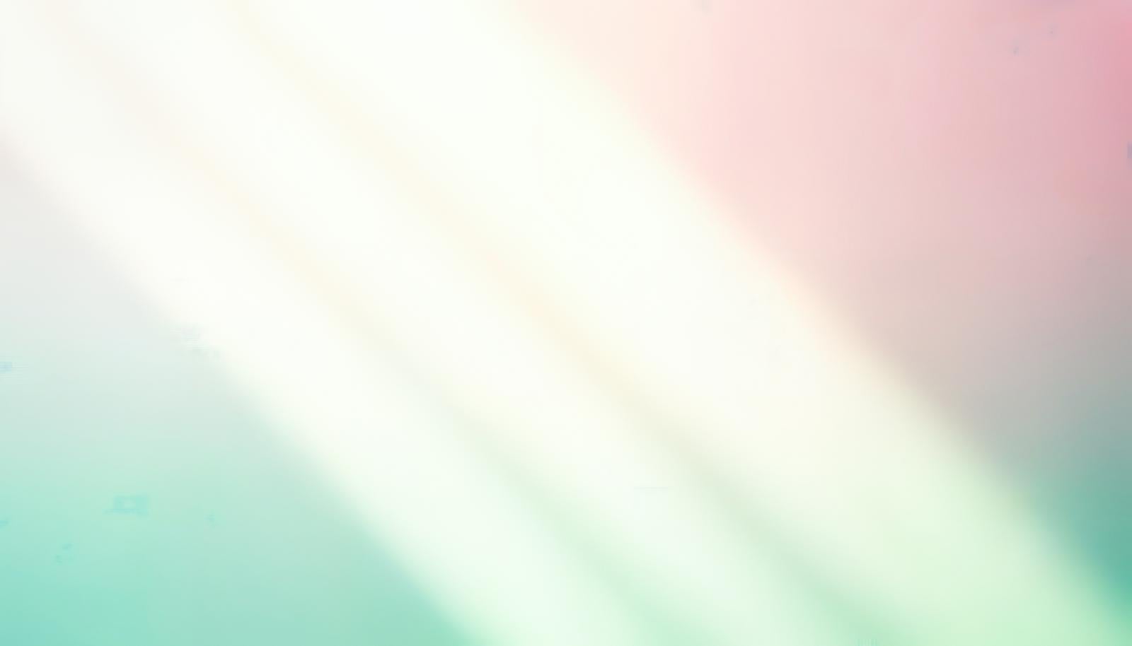 ピンクとミントグリーンのパステルカラーに斜めの光が差し込むグラデーションテクスチャー