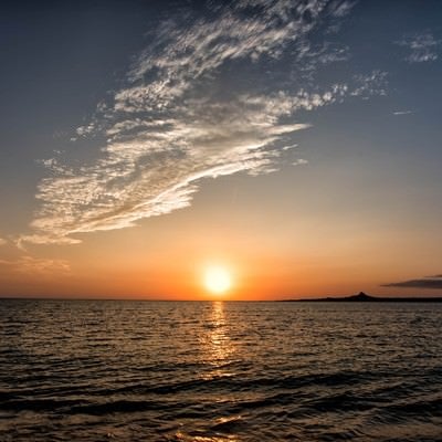 伊江島に沈む夕日の写真