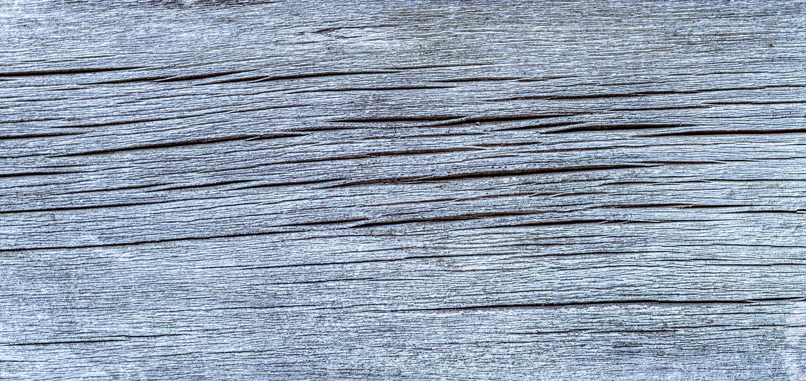 「しわの入った木材（テクスチャー）」の写真