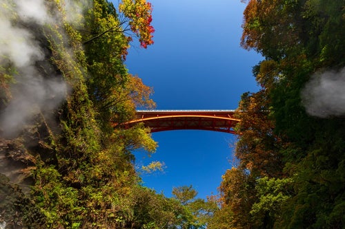 小安峡に架かる橋の写真