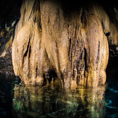 辺戸岬ドームの海底鍾乳洞の写真