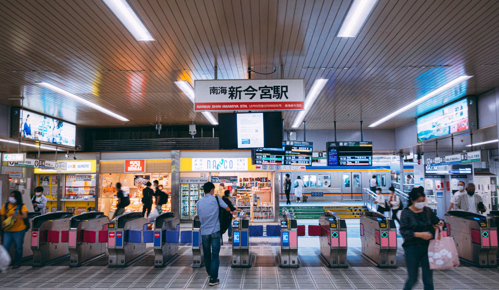 「新今宮駅の改札（JR西日本）」の写真