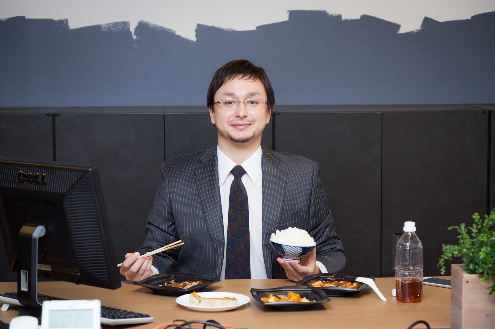 「「日本のコンビニ飯は美味しい！」」の写真［モデル：Max_Ezaki］