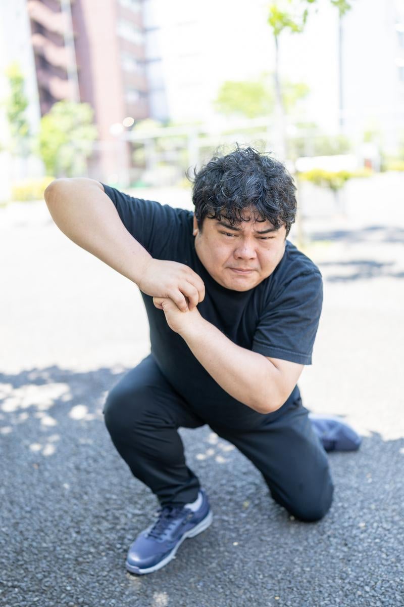 御意する男性の写真