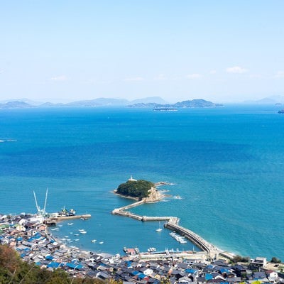 海岸沿いの玉津島、福山市鞆町の写真