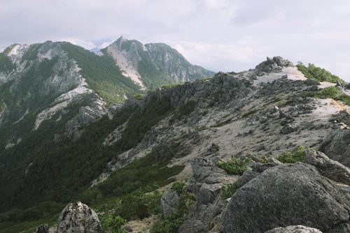 観音岳から地蔵岳方面を眺めるの写真