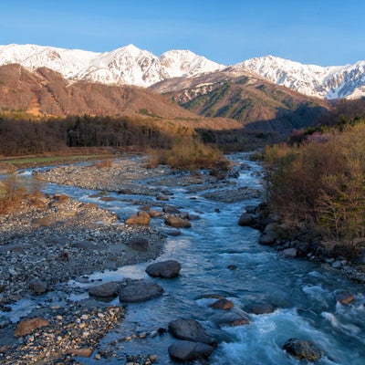 松川と白馬三山の写真