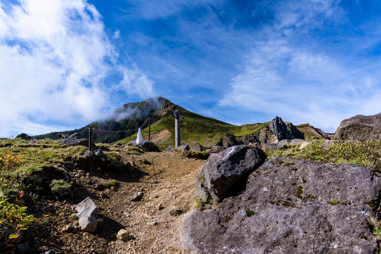 「磐梯山山頂と青空」の写真
