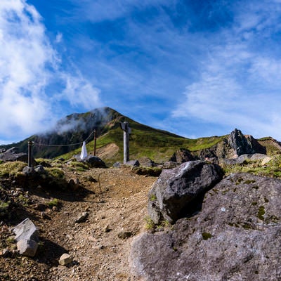 磐梯山山頂と青空の写真