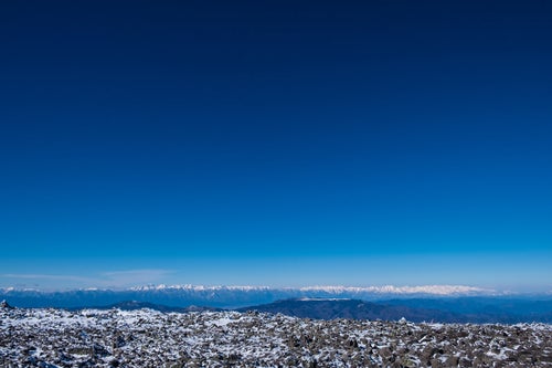 蓼科山から見たどこまでも広がる八ヶ岳ブルーの写真