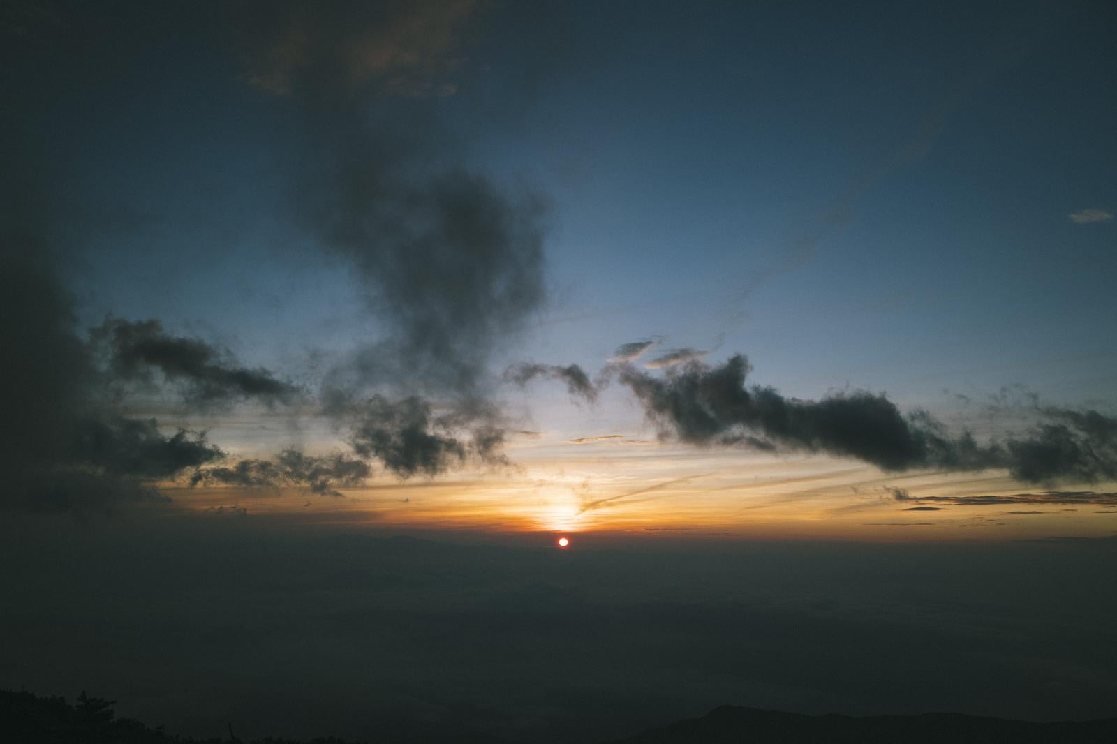 「鳳凰三山からみる夜明け」の写真
