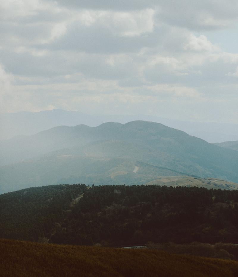 「曇り空と山」の写真