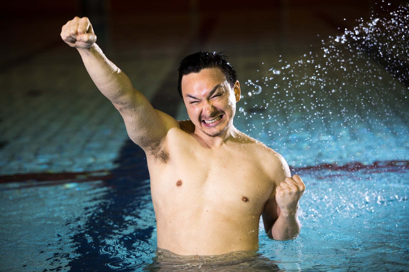 「脇毛の処理を怠った水泳選手」の写真［モデル：Max_Ezaki］