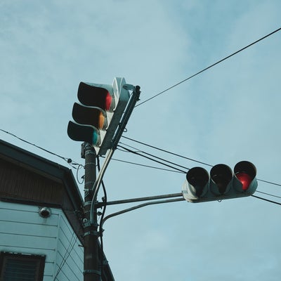 交差点の信号機の写真