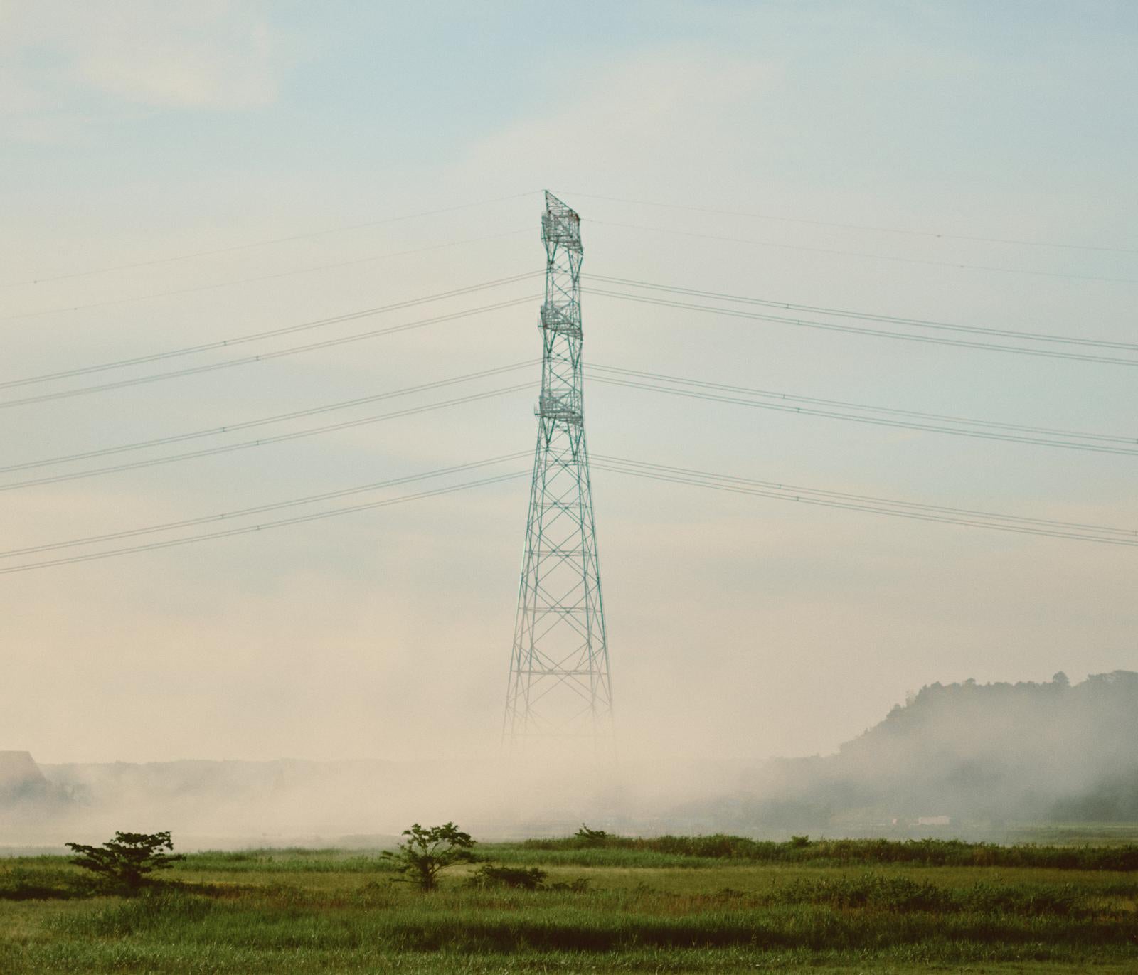 「濃霧と鉄塔」の写真