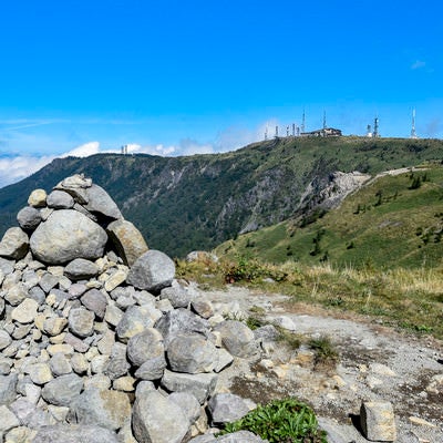 美ヶ原登山道から見る山頂方面の写真