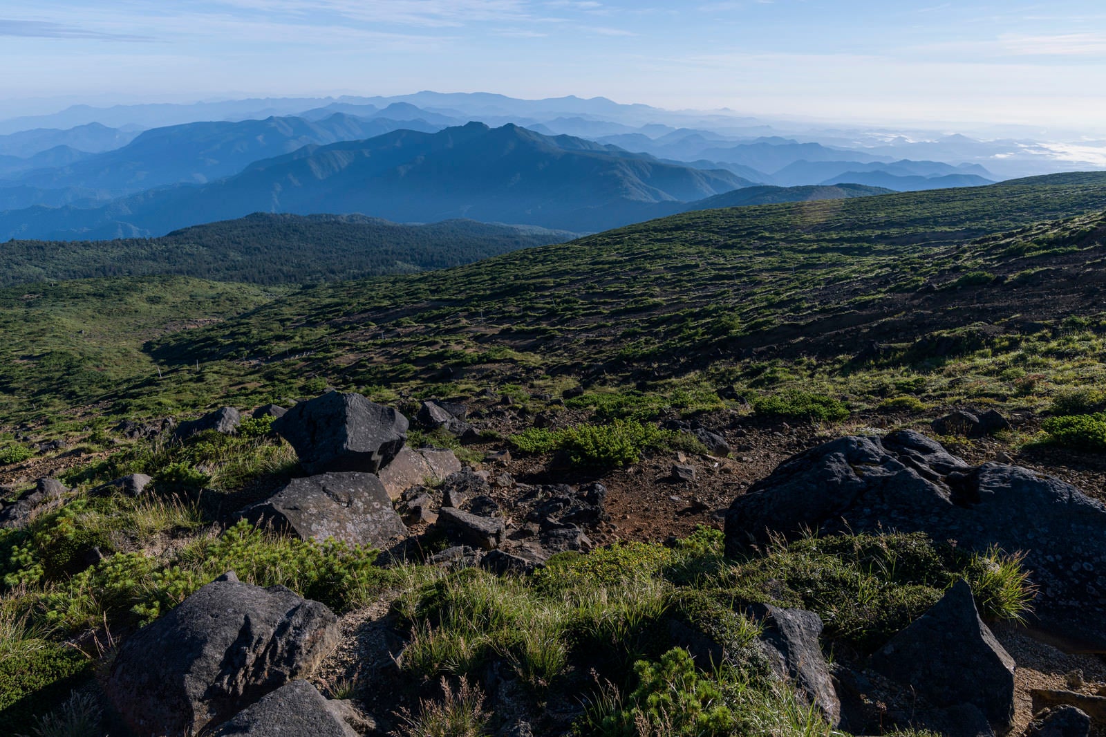 「蔵王山から見る北蔵王方面の景色」の写真