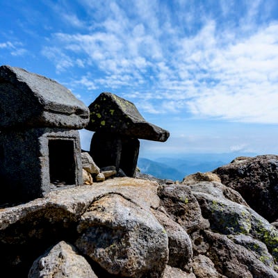 燧ヶ岳山頂の祠の写真