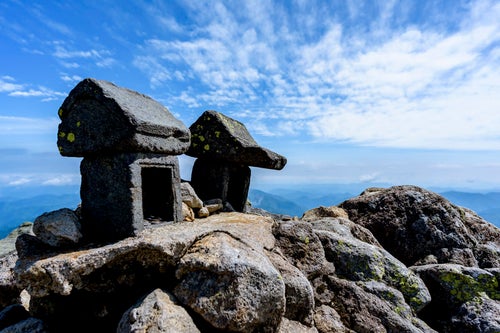 燧ヶ岳山頂の祠の写真
