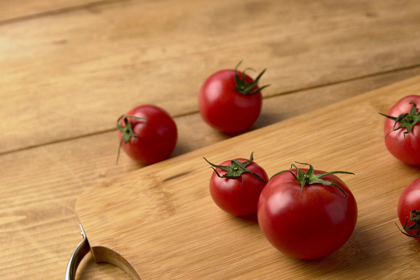 「まな板の上のミニトマト」の写真