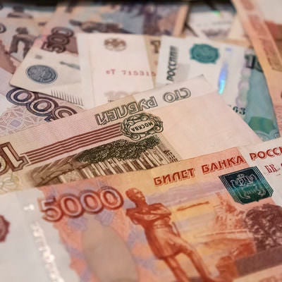 ばら撒かれたRUB（ロシアルーブル）紙幣の写真