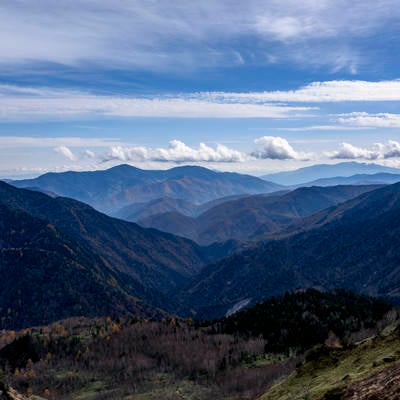 焼岳登山道から見るアルプスの山々の写真