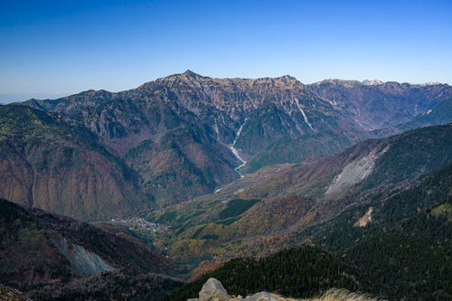 焼岳登山道から見る笠ヶ岳の全景の写真
