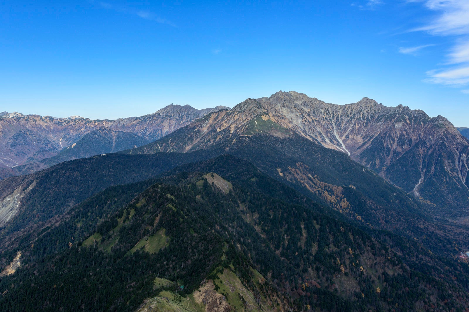 「西穂高から槍ヶ岳までの稜線」の写真