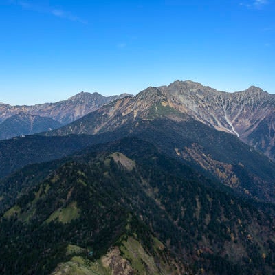 西穂高から槍ヶ岳までの稜線の写真