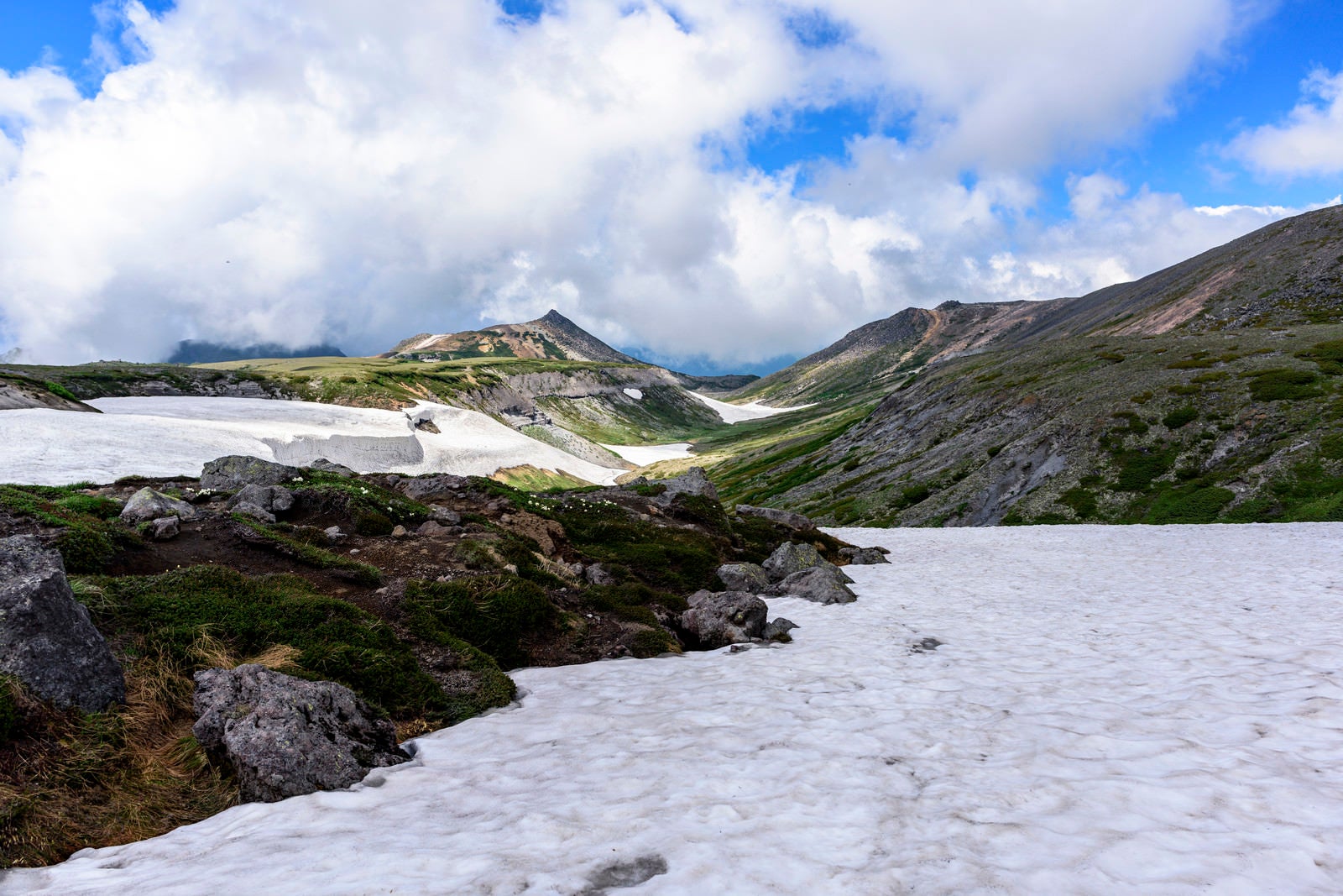 「氷河が残る大雪山」の写真