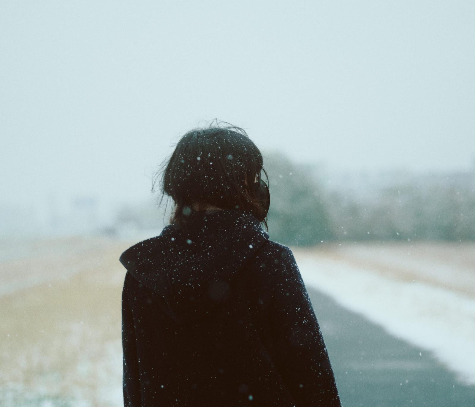 「粉雪降る帰り道」の写真