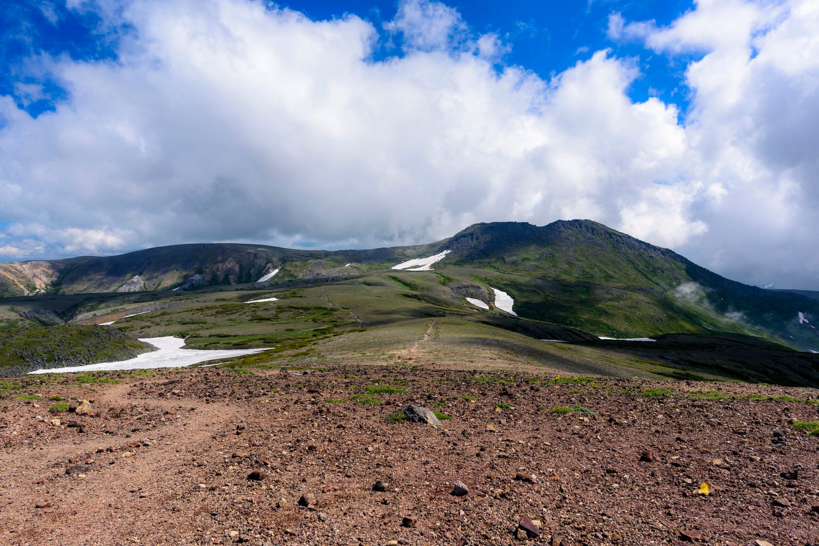 「白雲岳へと向かう稜線」の写真