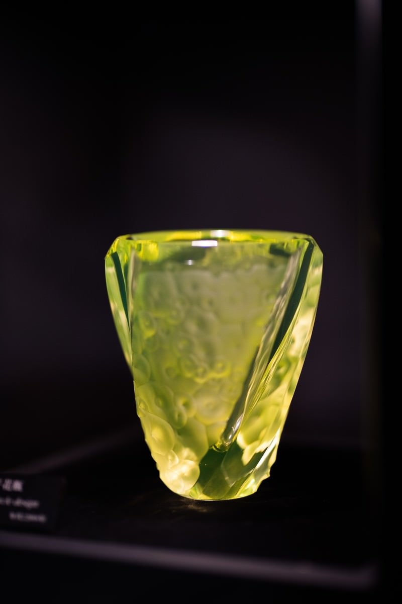 円文切子花瓶（妖精の森ガラス美術館・鏡野町）の写真