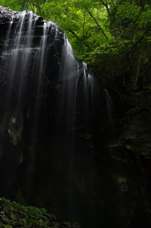 岡山県鏡野町の裏見の滝、岩井滝の写真