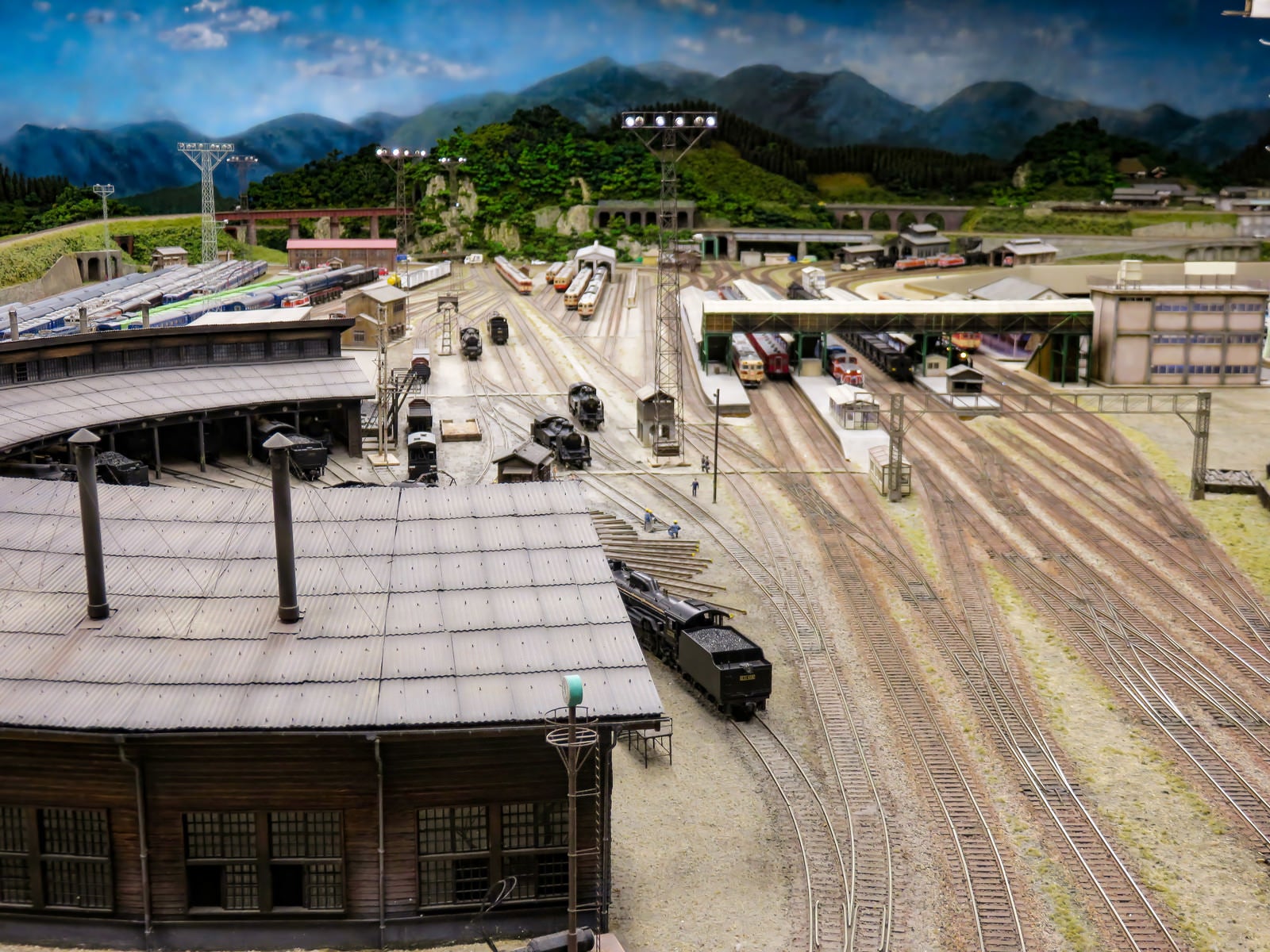 「直方機関区の扇形庫や直方駅の1/80ジオラマ」の写真