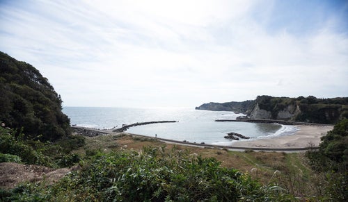 小浜城跡から一望できる海岸の写真