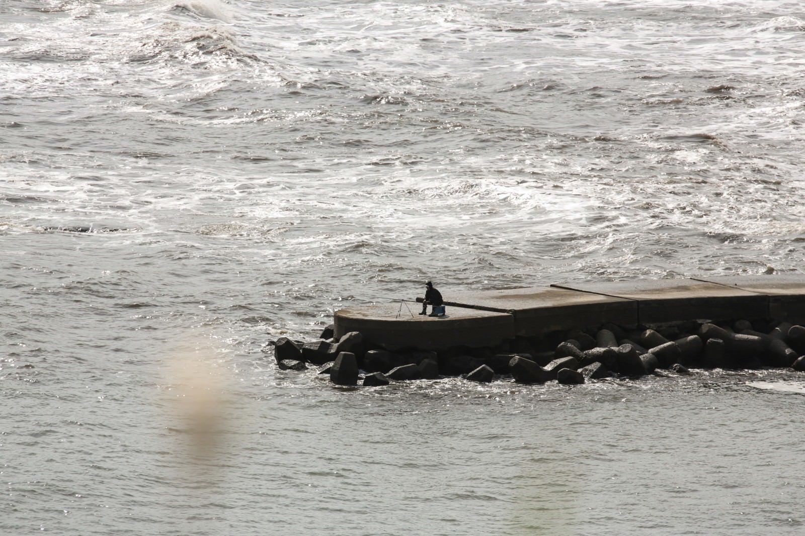 「孤高の釣り人」の写真