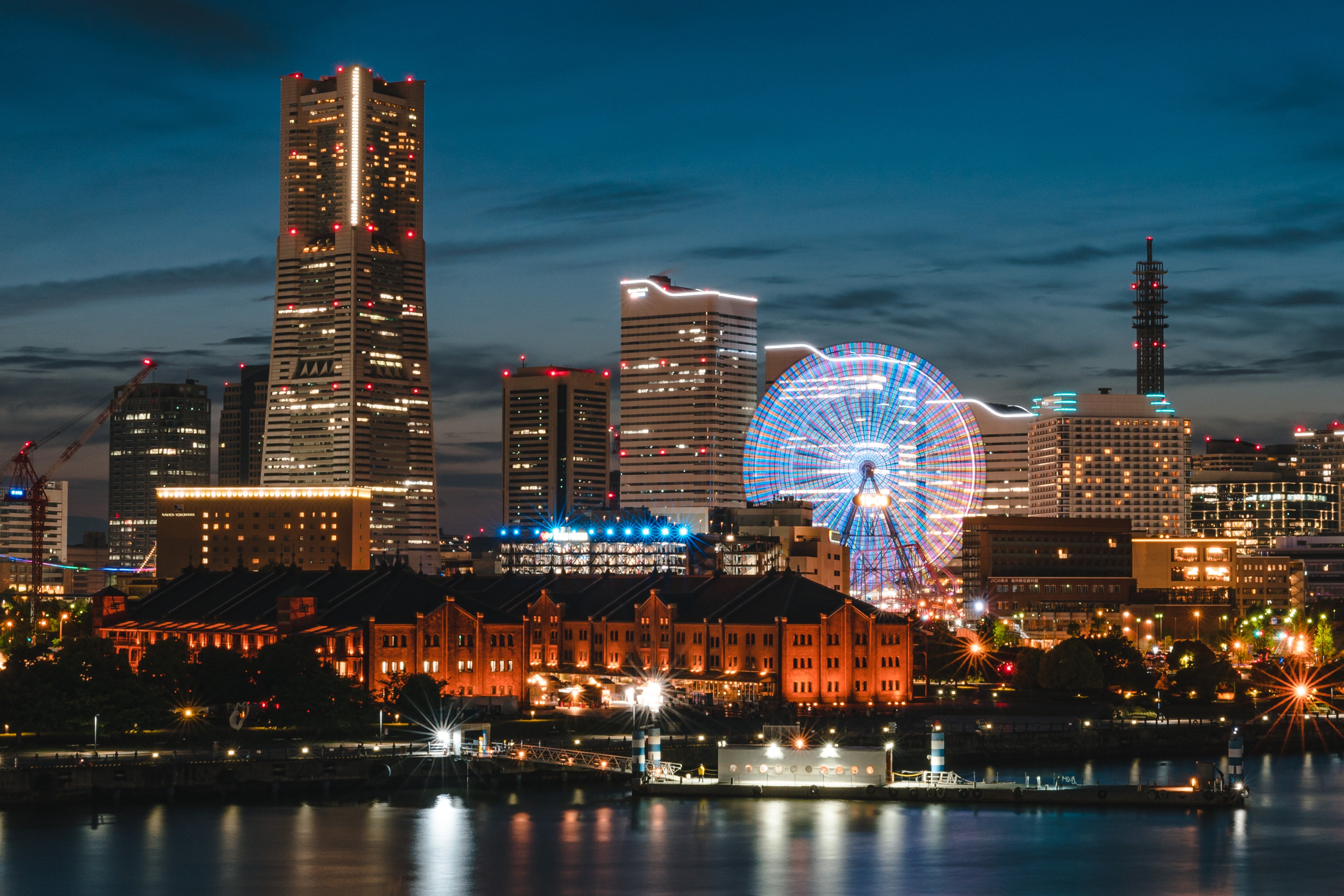 日没空の横浜みなとみらいの夜景の無料写真素材 - ID.87551｜ぱくたそ