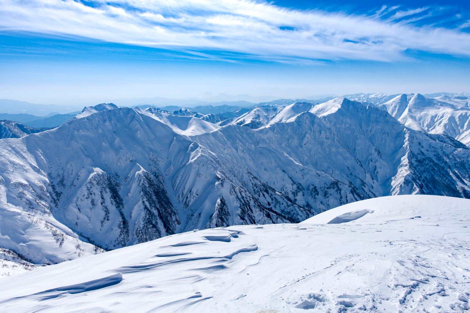 「雪の殿堂谷川岳主脈の景色」の写真