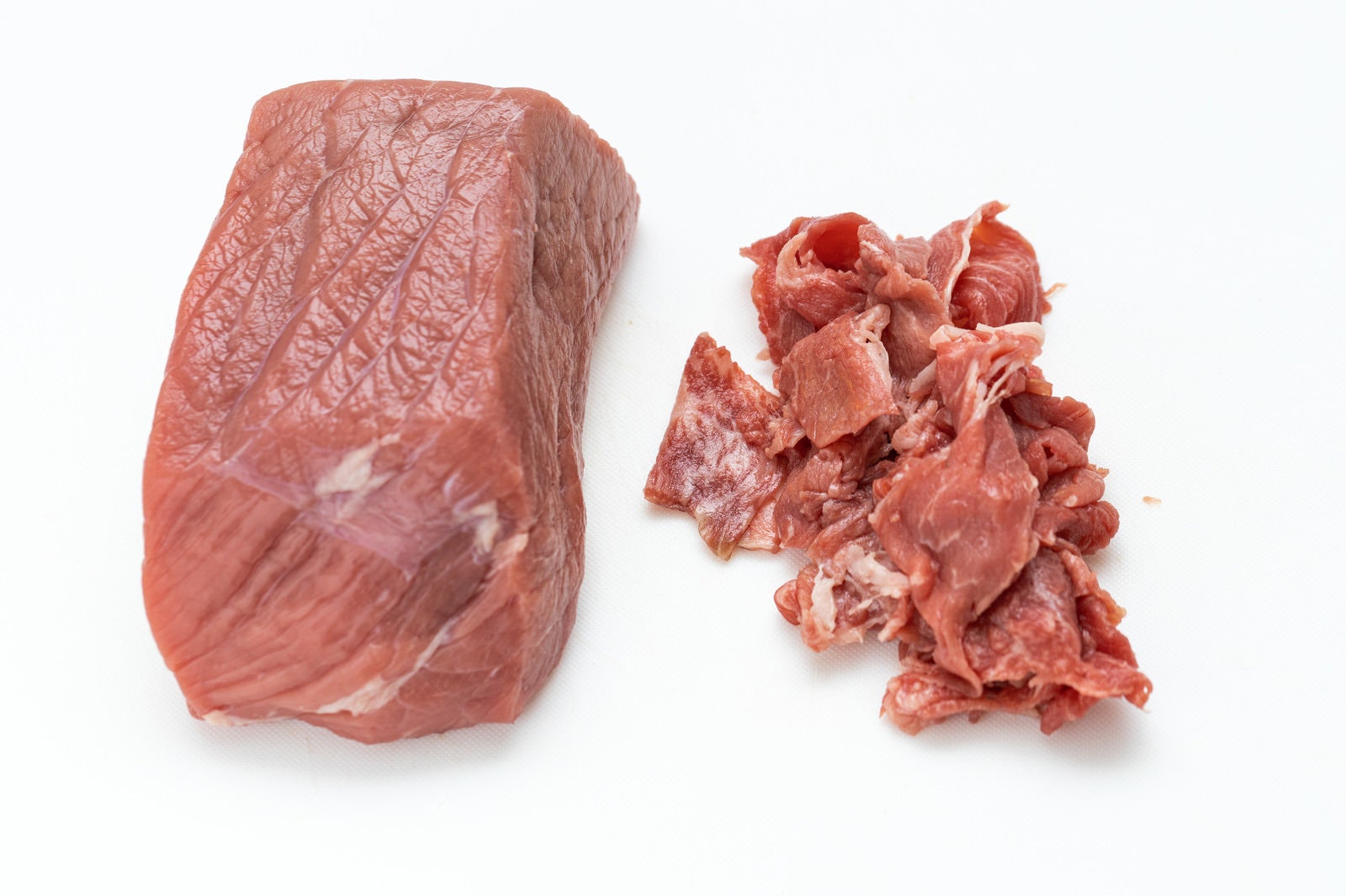 「いい肉の日だからブロック肉と細切れ肉を買いました」の写真