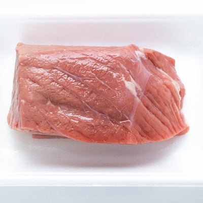 低脂肪の牛モモ肉（ブロック）の写真