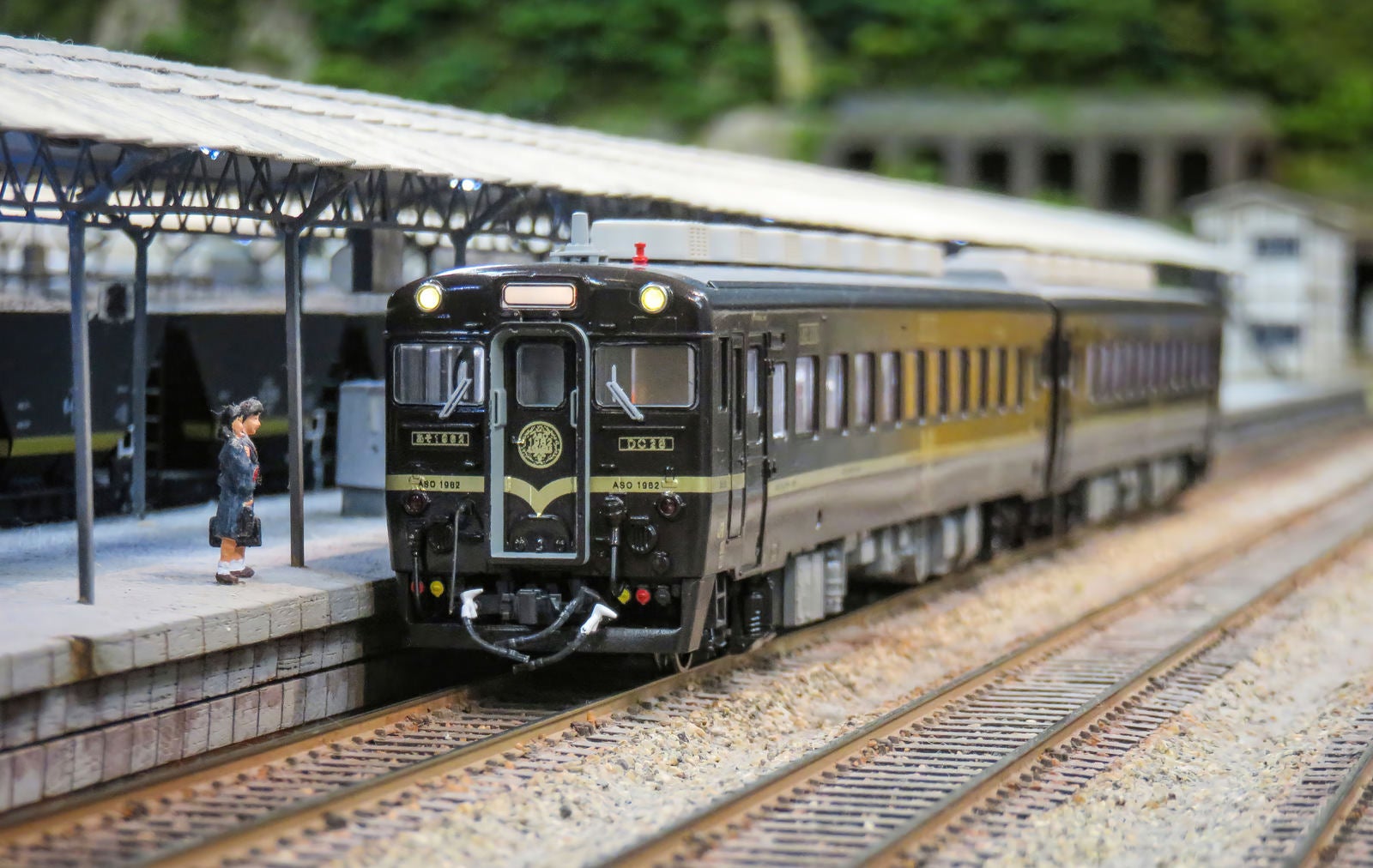 「ＪＲ九州の観光列車「あそ１９６２」の模型」の写真