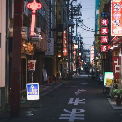 日が暮れた横浜中華街の写真