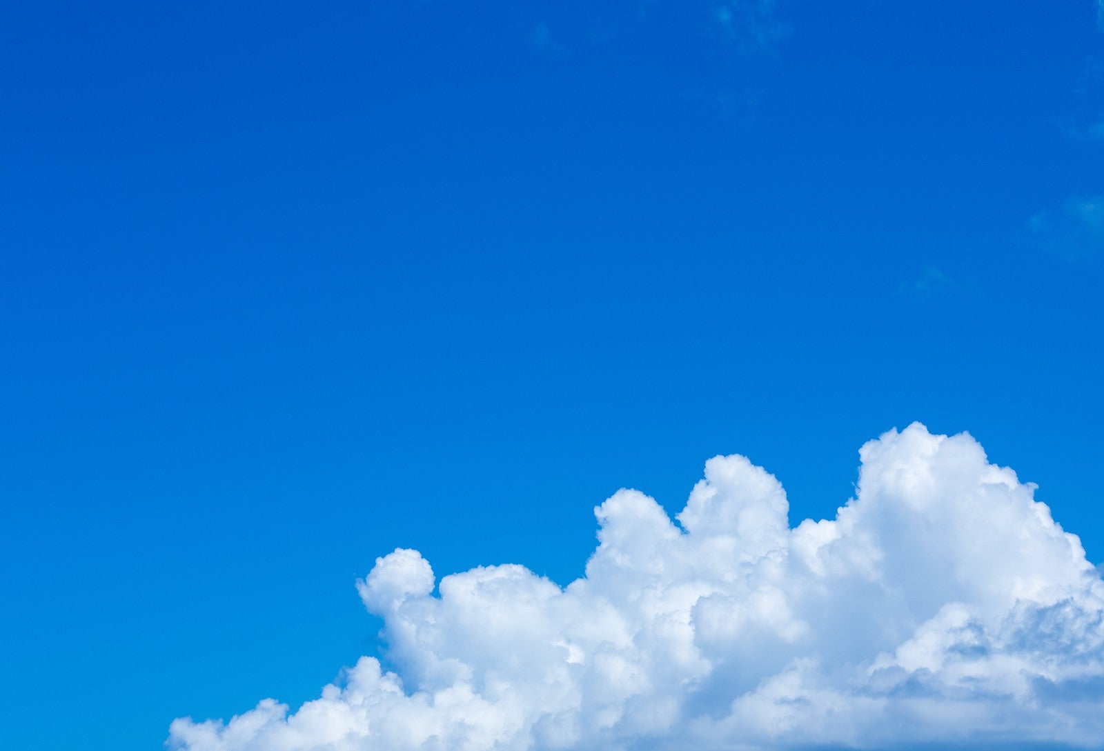 「青空と大きな雲」の写真