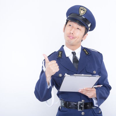 「チャリあっちとめて」と横柄な態度をとる警官の写真