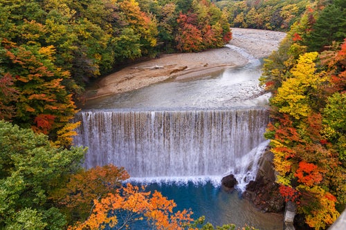 八幡平の紅葉と滝の写真