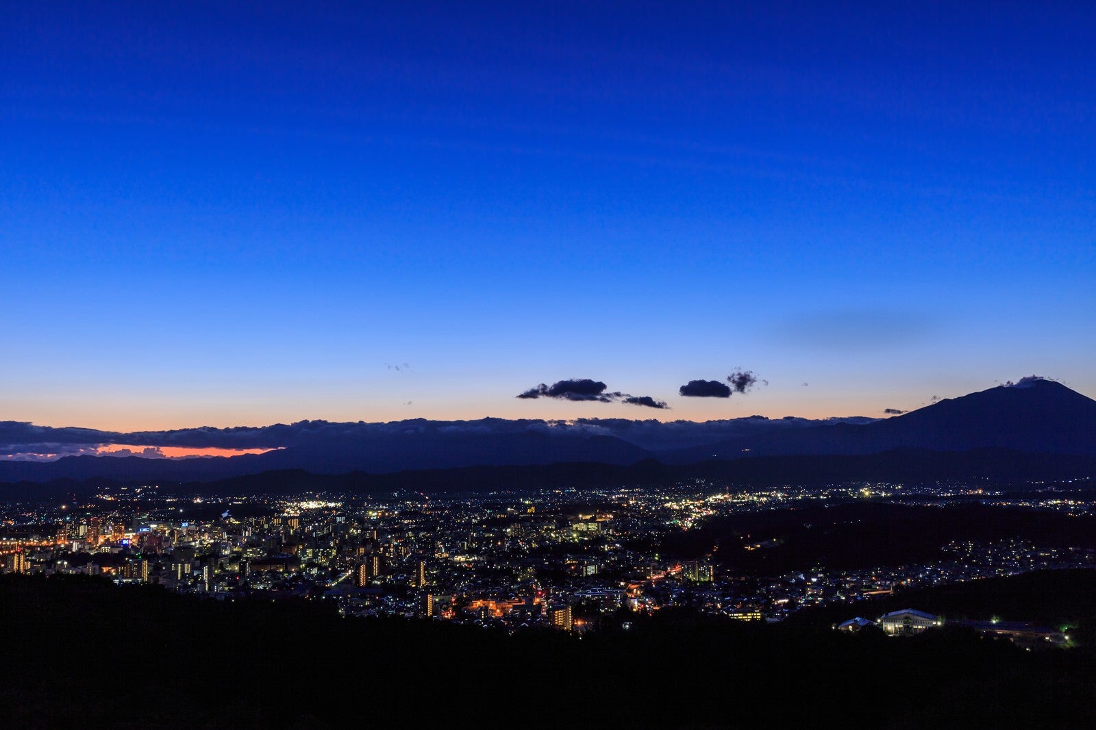 「岩山公園からの盛岡市街夜景」の写真