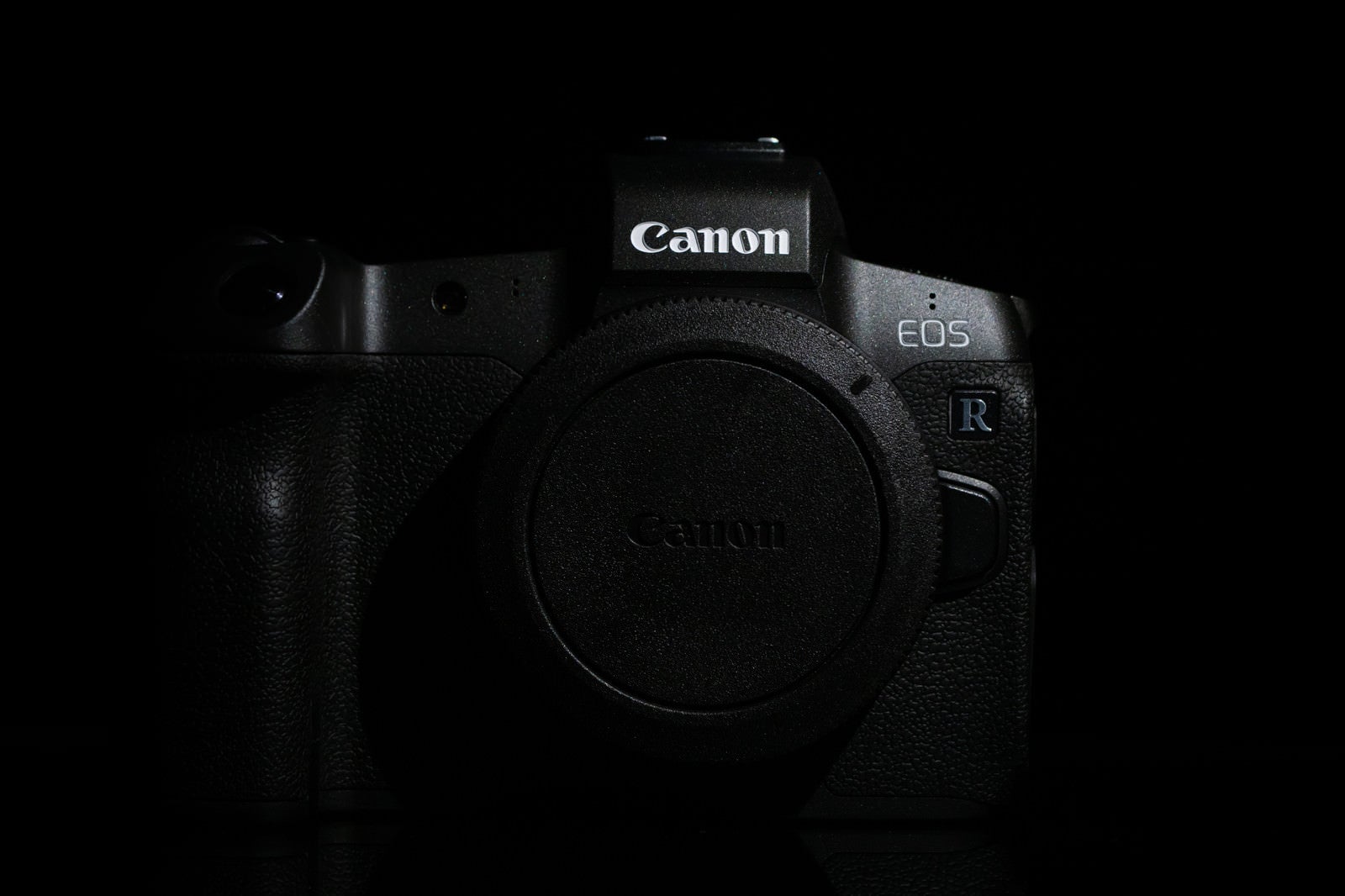 「デジタルミラーレス一眼レフカメラ　ボディキャップ付ボディ（CANON EOS R）」の写真