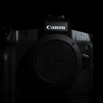 デジタルミラーレス一眼レフカメラ　ボディキャップ付ボディ（CANON EOS R）の写真